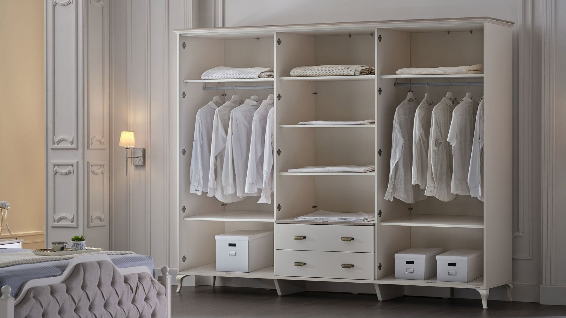 Andera 6-türiger Schrank