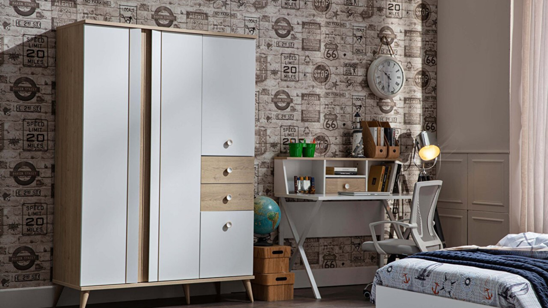 Intro 3-türiger Kleiderschrank