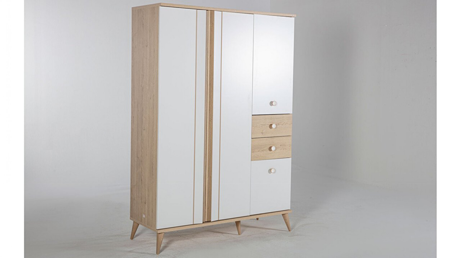 Intro 3-türiger Kleiderschrank