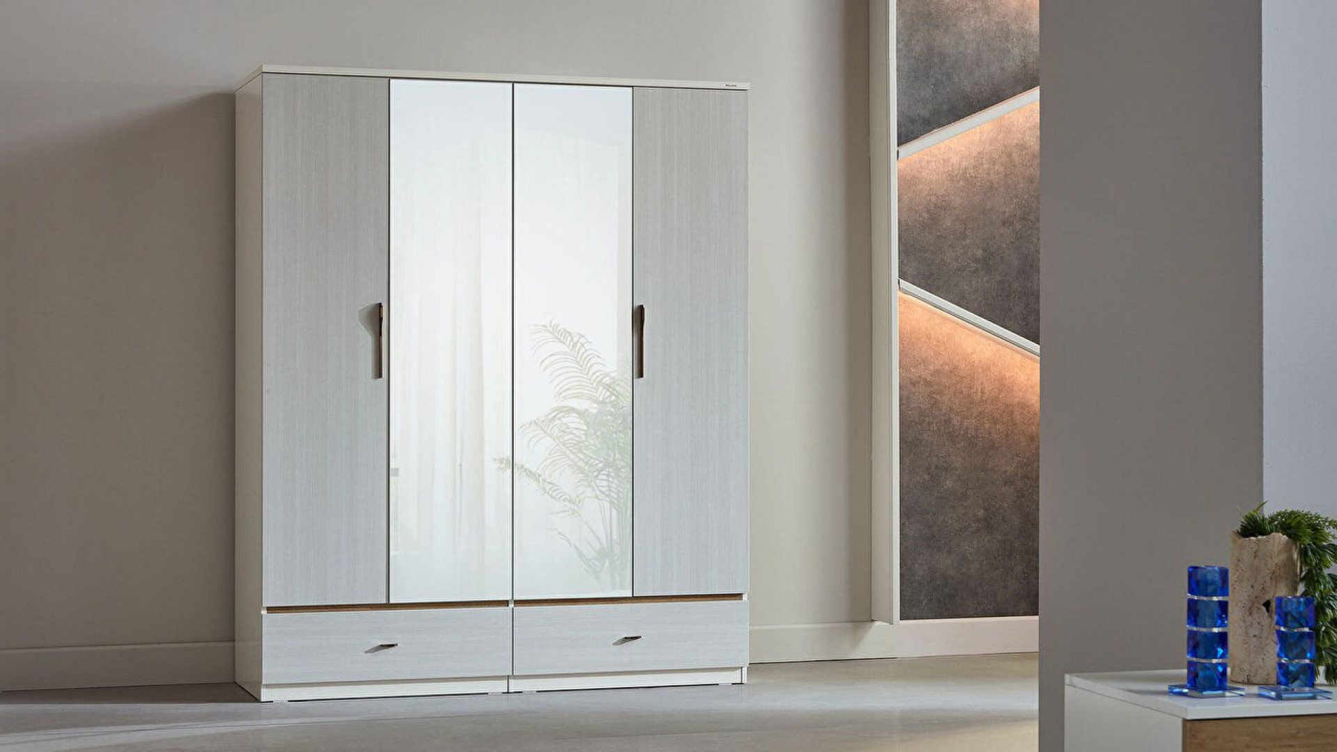 Pandora 4-türiger Schrank