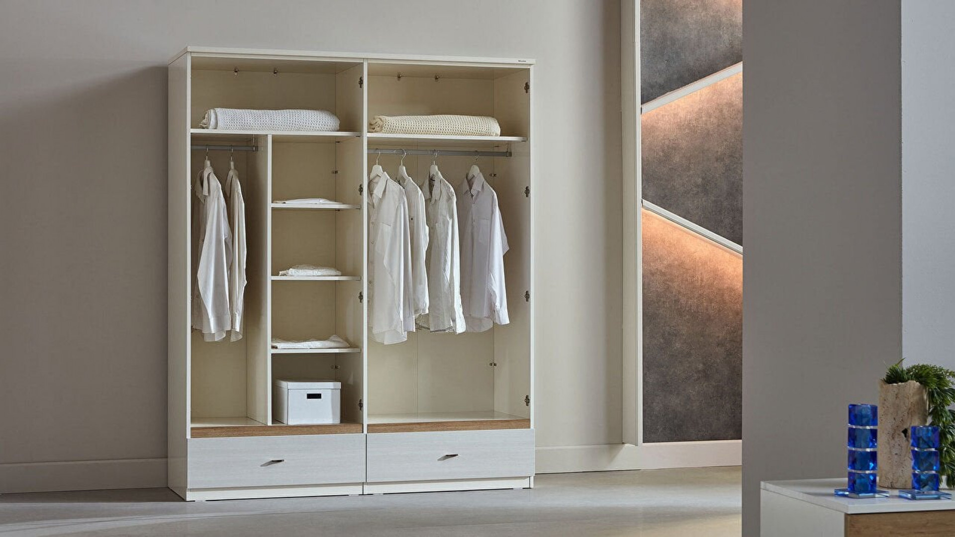 Pandora 4-türiger Schrank