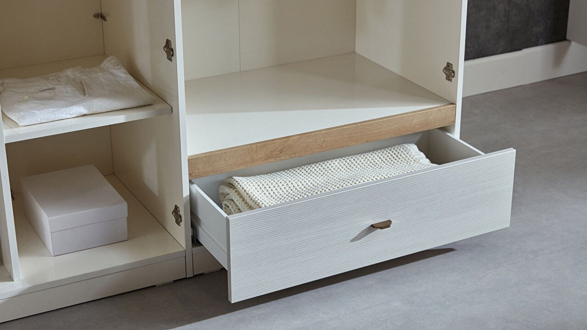 Pandora 6-türiger Schrank