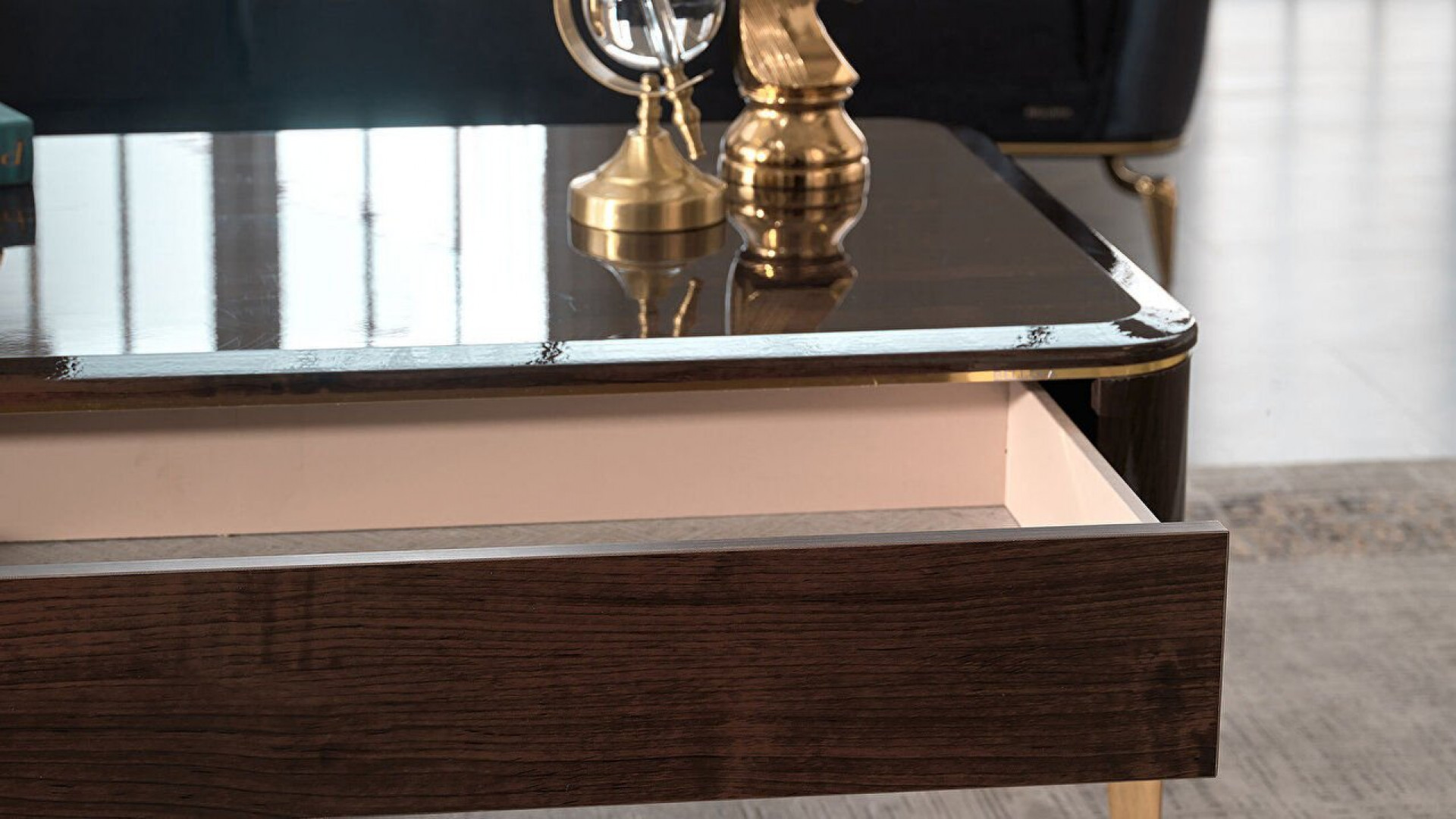 Plaza Couchtisch - Walnuss