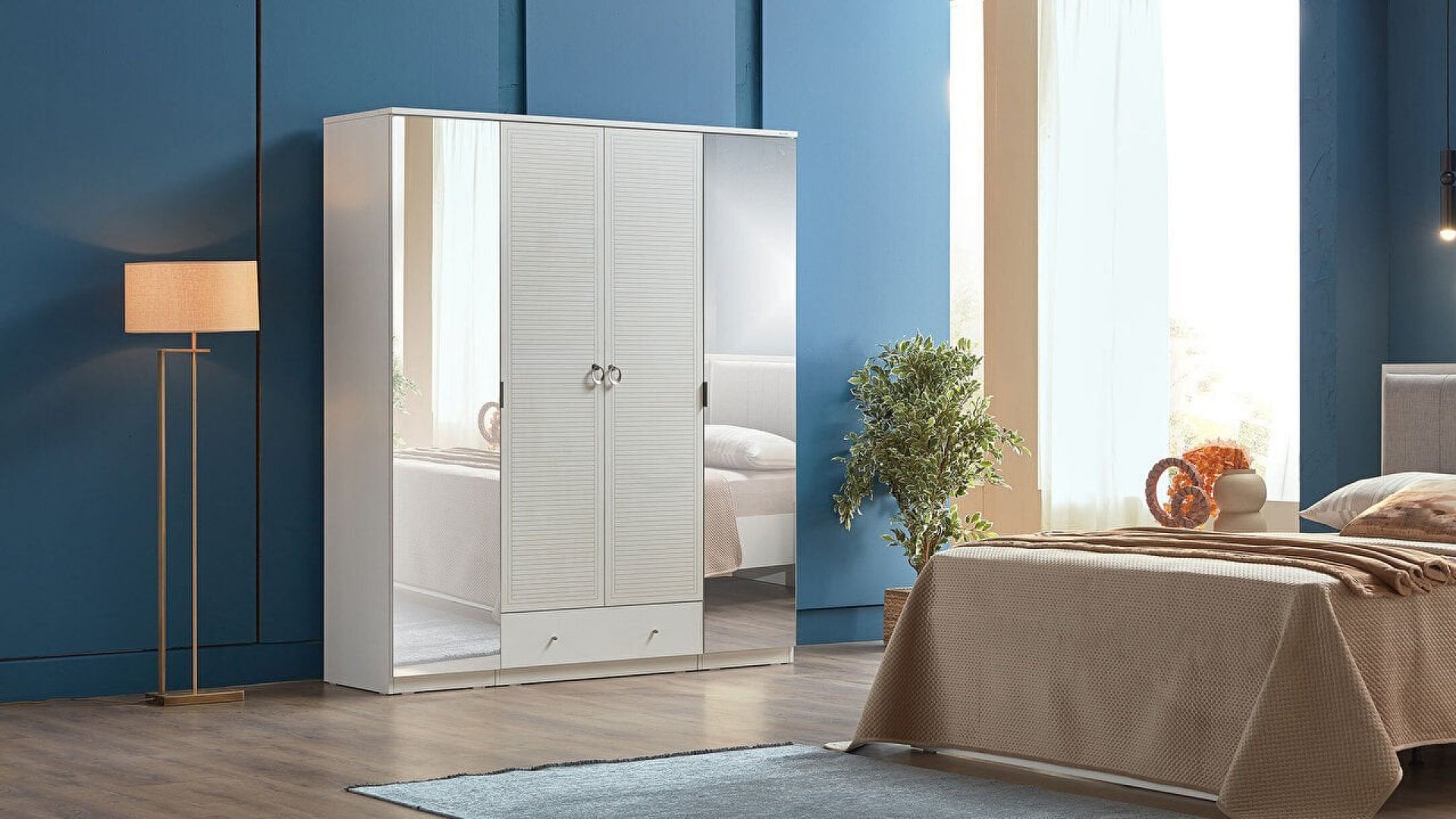 Majer 4-türiger Schrank